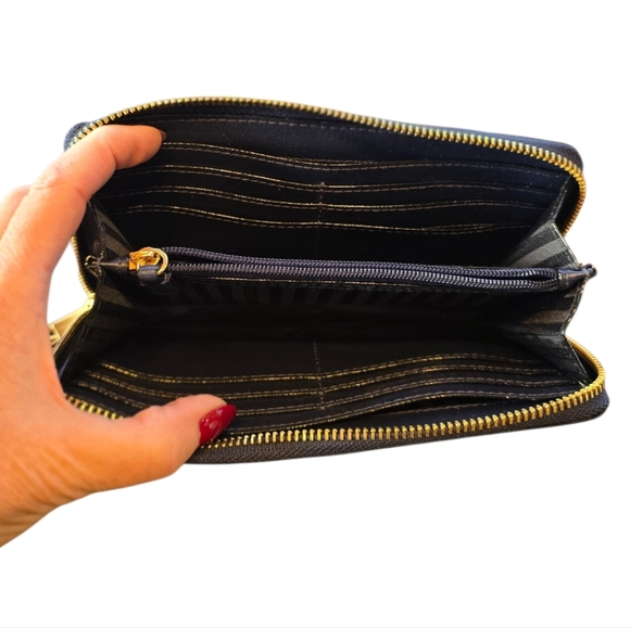 Victoria's Secret Midnight Blue Faux Leather Zip Around Wallet Organizer - Picture 3 of 13